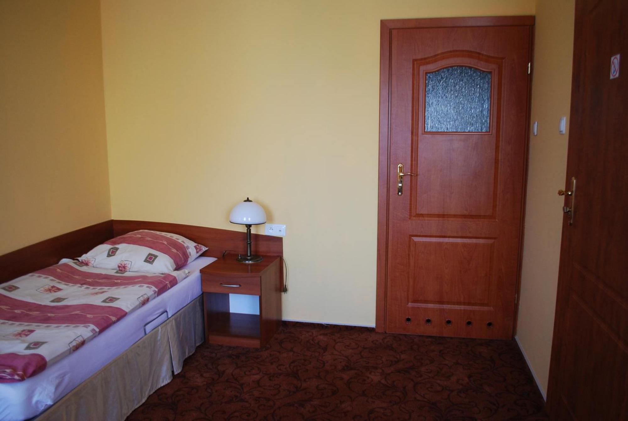 Hotel Anka ซูบีเซ ภายนอก รูปภาพ