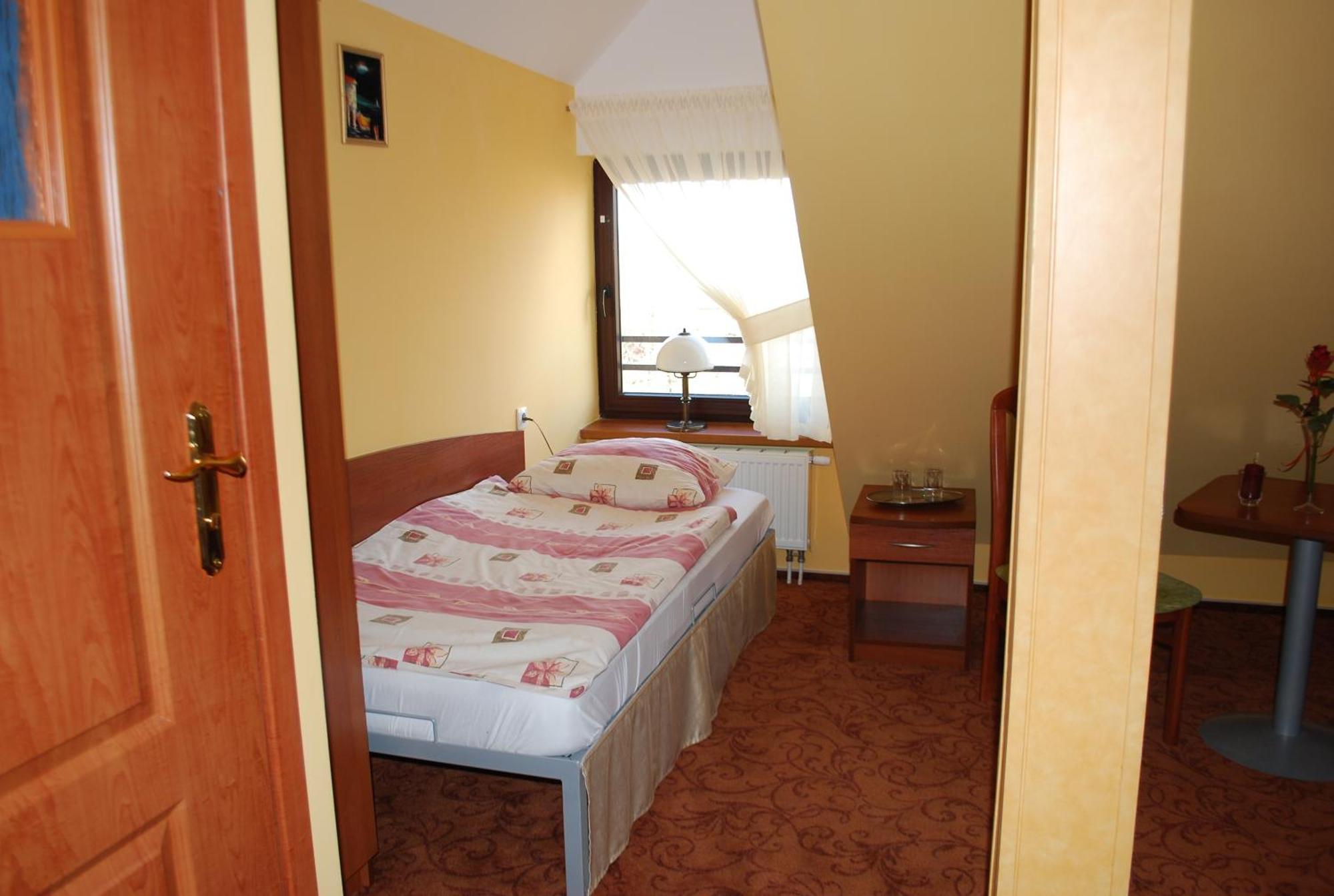 Hotel Anka ซูบีเซ ภายนอก รูปภาพ