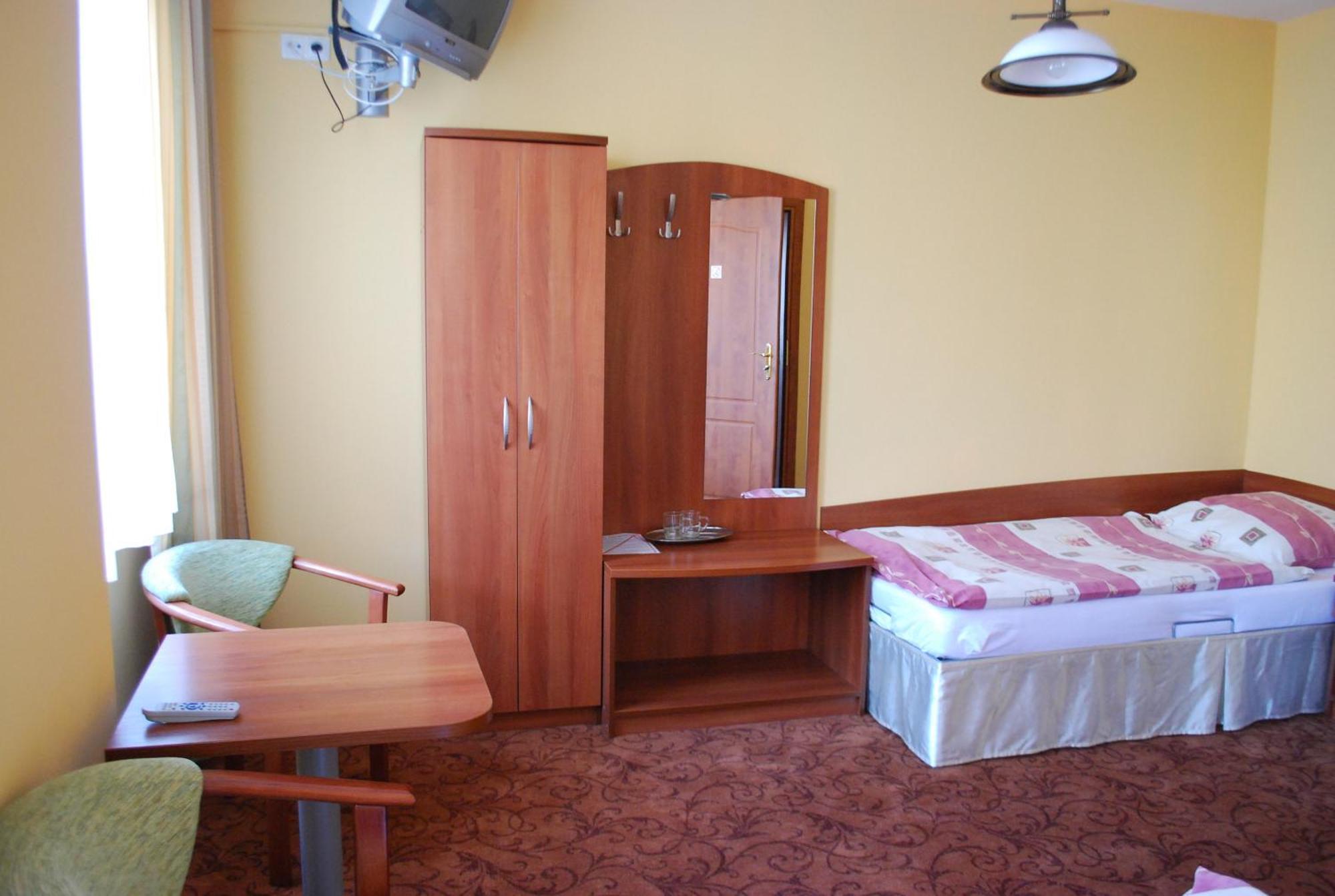 Hotel Anka ซูบีเซ ภายนอก รูปภาพ