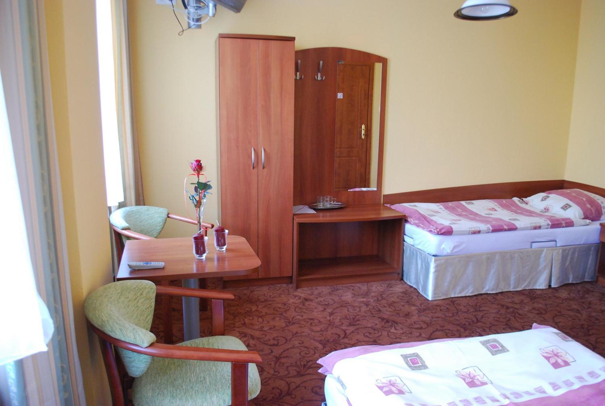 Hotel Anka ซูบีเซ ภายนอก รูปภาพ