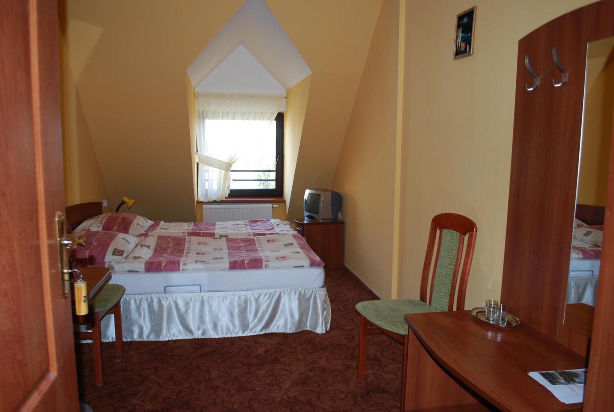 Hotel Anka ซูบีเซ ภายนอก รูปภาพ