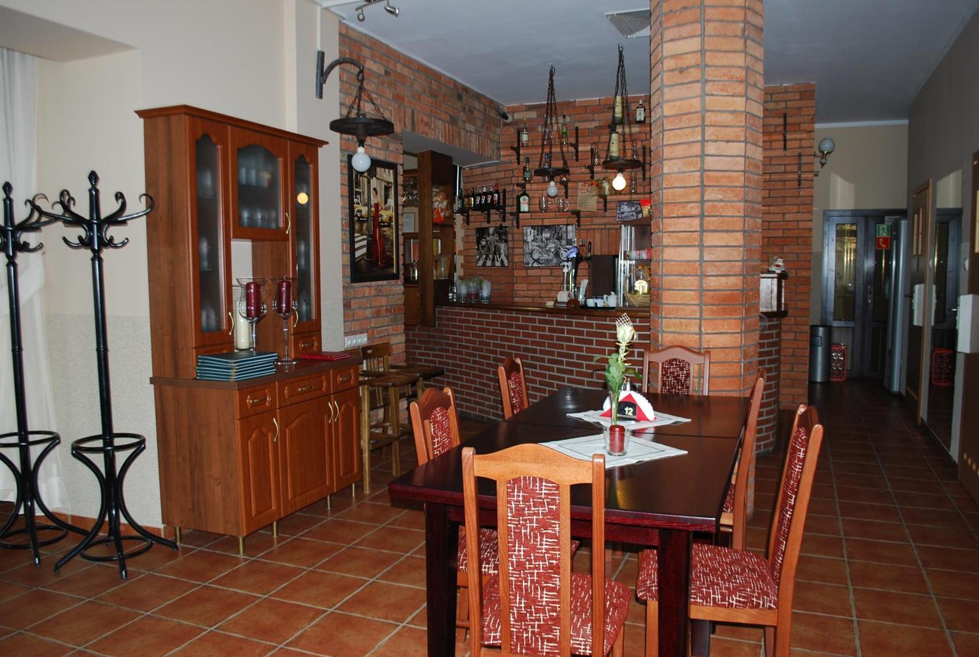 Hotel Anka ซูบีเซ ภายนอก รูปภาพ